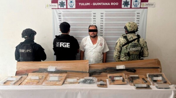 Detienen en Tulum a hombre con presuntas drogas y armas de fuego; viajaba en un taxi.