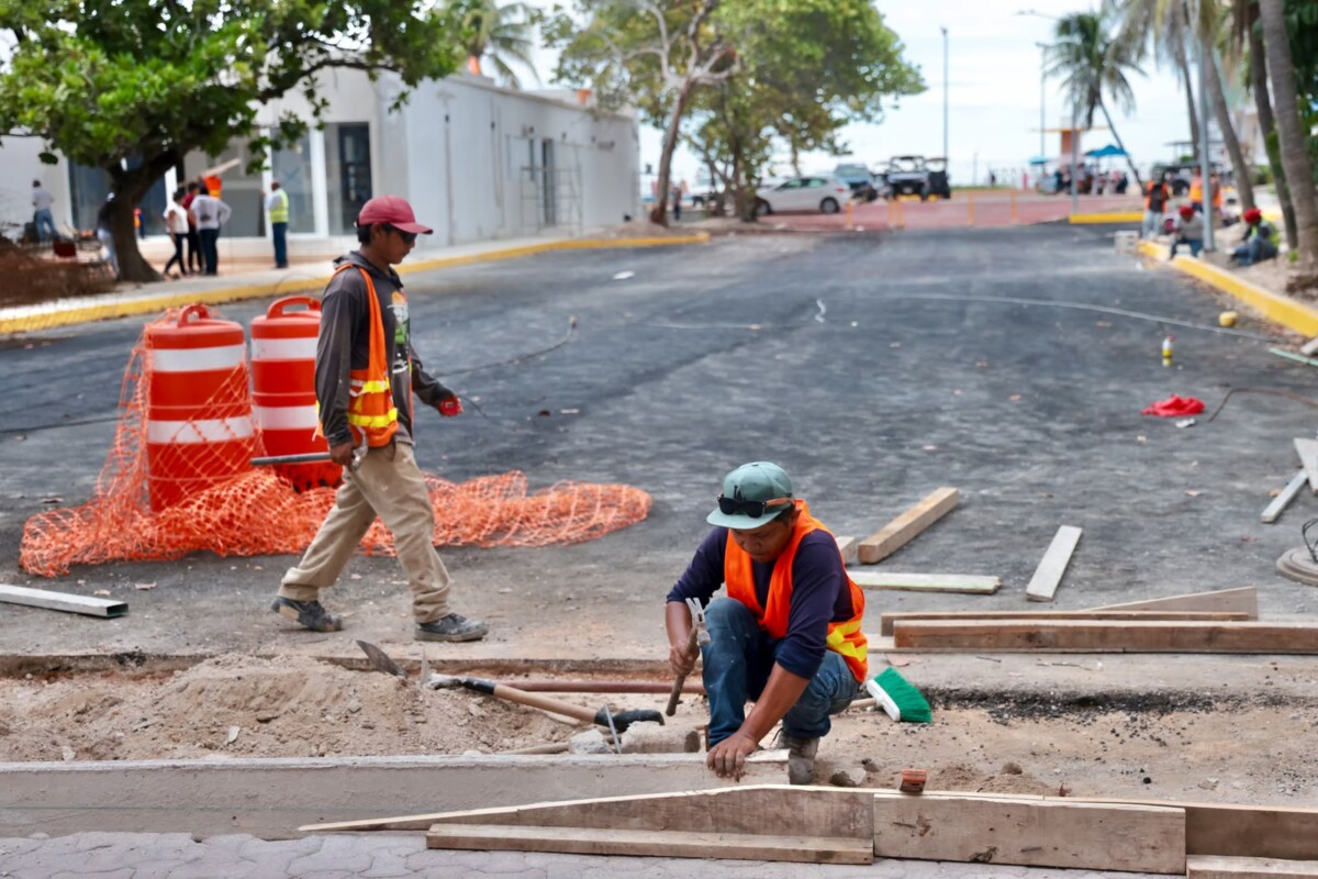 Atenea Gómez supervisa avances de la nueva Casa de la Cultura de Isla Mujeres. La presidenta municipal recorrió la obra, que supera el 70 por ciento de avance, y constató los trabajos en los distintos espacios que estarán dedicados al arte y la cultura.