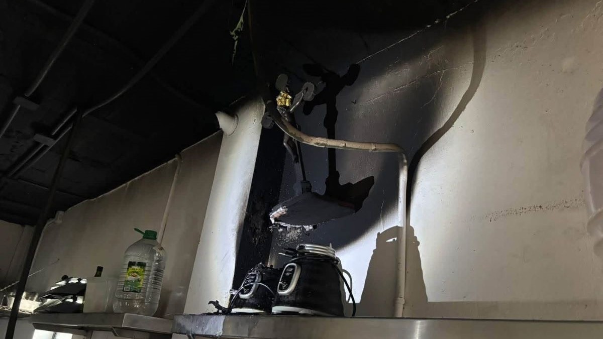 Incendio en restaurante de la avenida Huayacán deja daños materiales