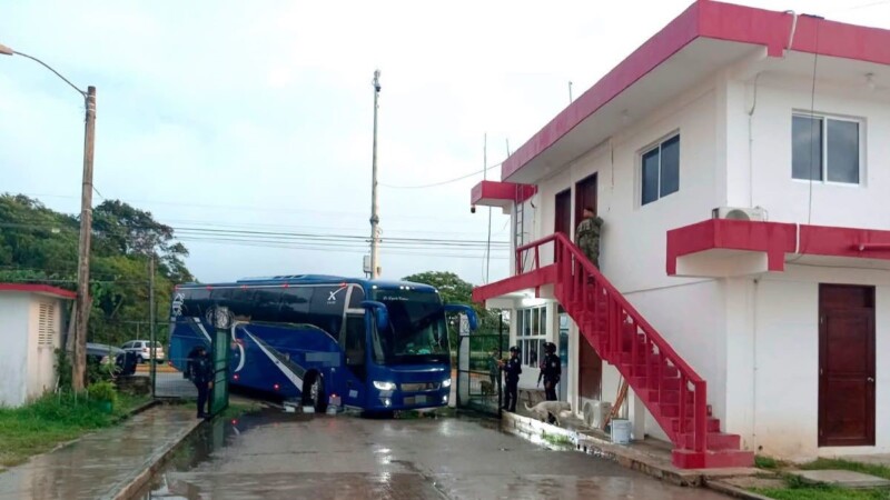 Trasladan a 146 personas privadas de la libertad de Cancún al penal de Chetumal