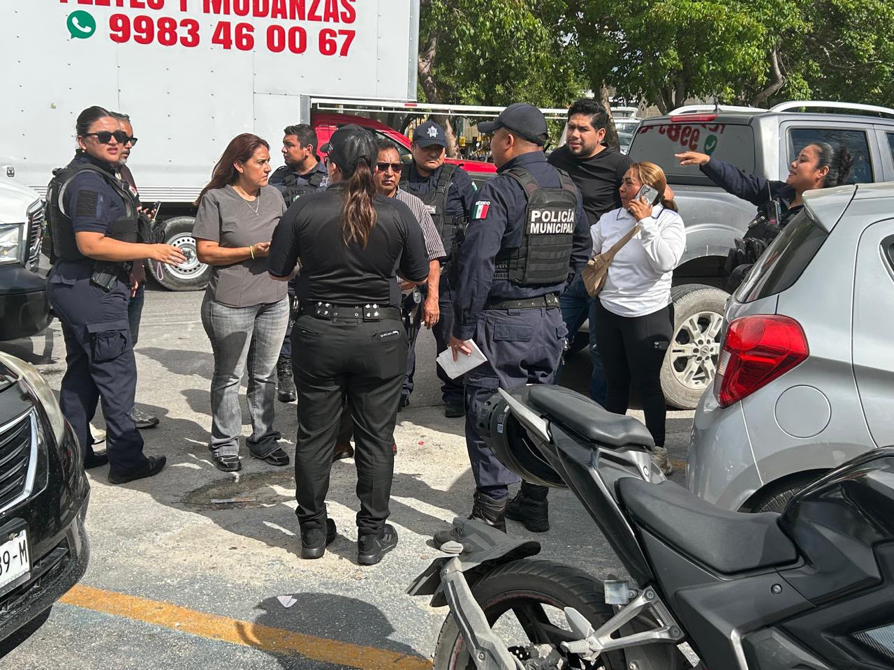 Sonia “N” fue arrestada en un negocio de la avenida Xcaret tras señalamientos de haber incumplido al menos tres veces la medida solicitada por una doctora. La mujer había denunciado previamente un ataque armado contra su domicilio.