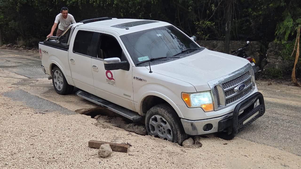 Lluvias y zanjas trampa para automovilistas en avenida Colegios