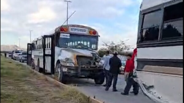 Choque entre tres camiones de personal deja más de 30 lesionados en Ciudad Juárez