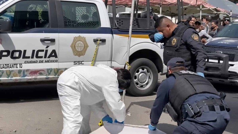 Balacera en tianguis de la CDMX deja saldo de una adulta mayor muerta por bala perdida