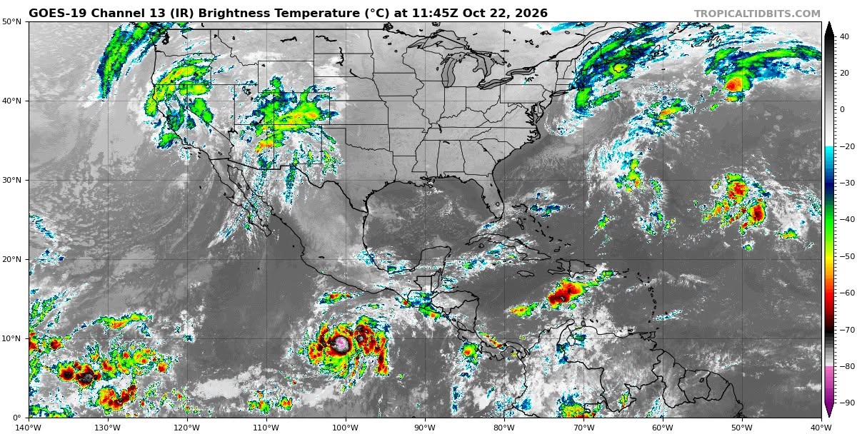 Cielo medio nublado a nublado en el transcurso del día. Por la mañana, ambiente templado. Durante la tarde ambiente cálido, con lluvias puntuales fuertes en Quintana Roo (costa) e intervalos de chubascos en Campeche y Yucatán.