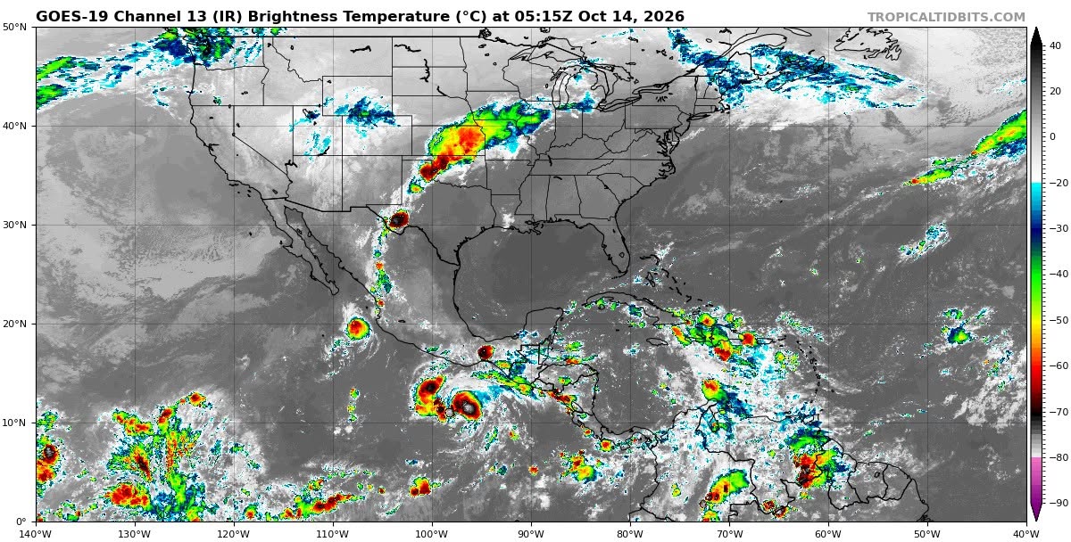 Por la tarde, ambiente caluroso, con cielo nublado e intervalos de chubascos con descargas eléctricas en Campeche, Yucatán y Quintana Roo.
