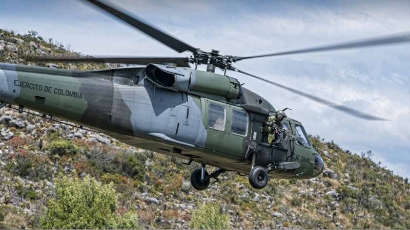 Helicóptero militar cae a tierra mientras transportaba soldados en el Colombia