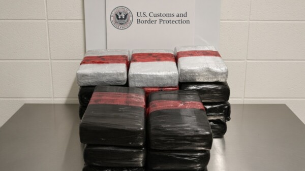 Detienen a mexicana con 21 kilos de cocaína en cruce fronterizo de Laredo