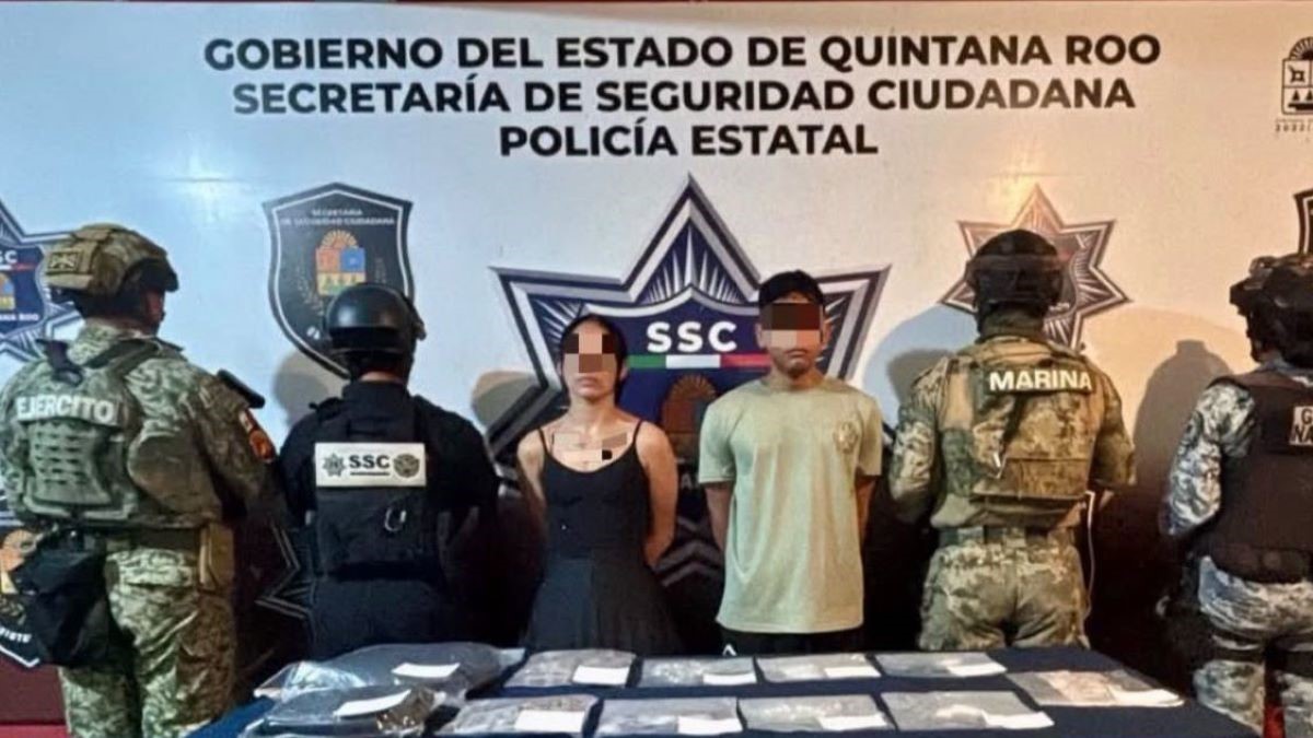 Capturan a una pareja con 150 bolsitas de presuntas drogas en Villas Otoch Paraíso, en Cancún