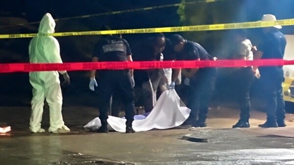 Pobladores de Ostuacán quitan a dos detenidos de manos de policías tras doble feminicidio; uno fue linchado