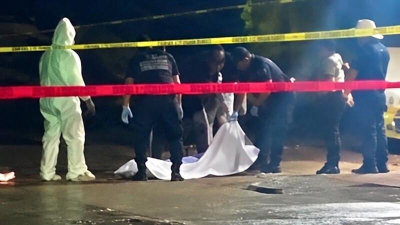 Pobladores de Ostuacán quitan a dos detenidos de manos de policías tras doble feminicidio; uno fue linchado